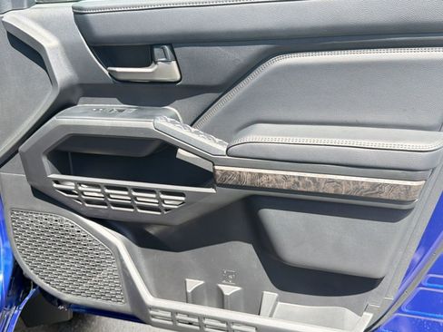 Used 2025 Toyota Tacoma Limited AWD/4WD image 31