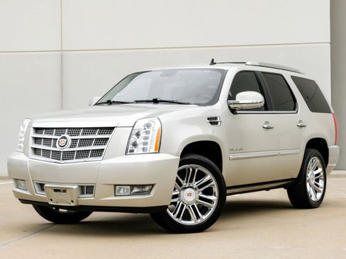 Used 2013 Cadillac Escalade Platinum image 11