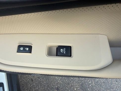 Used 2017 Subaru Outback 2.5i Limited AWD/4WD image 32