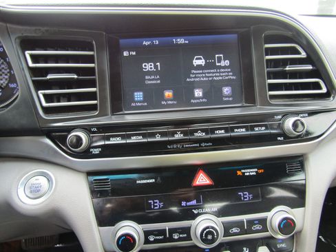 Used 2019 Hyundai Elantra Limited FWD image 17