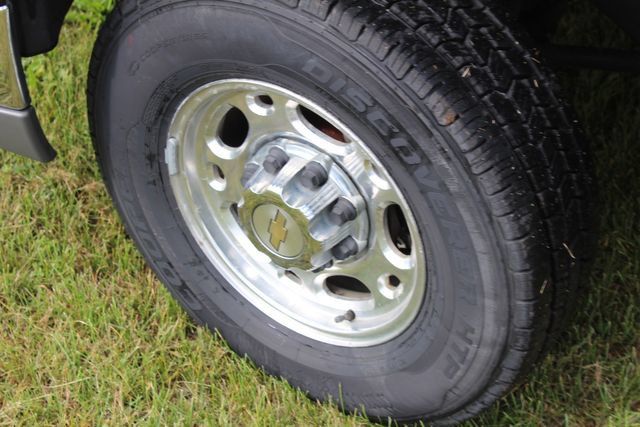Used 2003 Chevrolet Silverado 2500 LT RWD image 17