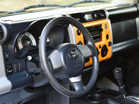 Used 2007 Toyota FJ Cruiser 2WD image 13