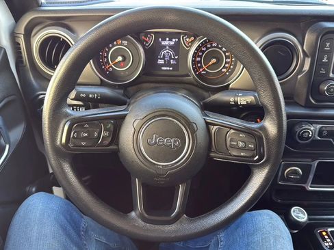 Used 2021 Jeep Gladiator Sport image 10