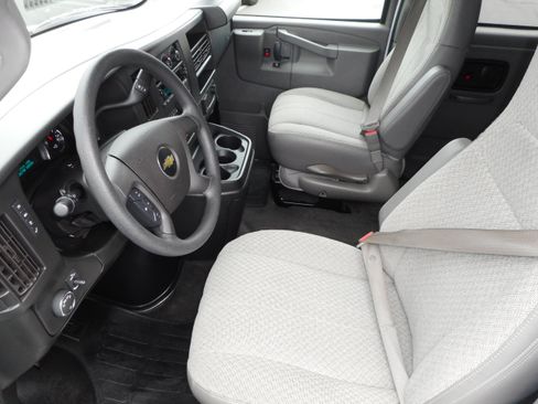Used 2017 Chevrolet Express 3500 LT w/ LT Preferred Equipment Group RWD image 14