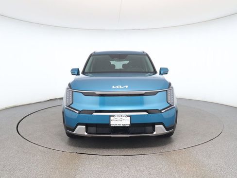 Used 2024 Kia EV9 Land image 8