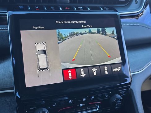 Used 2023 Jeep Grand Cherokee 30th Anniversary image 30