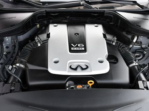 Used 2015 INFINITI Q70 3.7 w/ Deluxe Touring Package AWD/4WD image 24