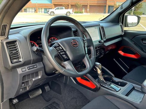 Used 2023 Nissan Frontier Pro-X image 2