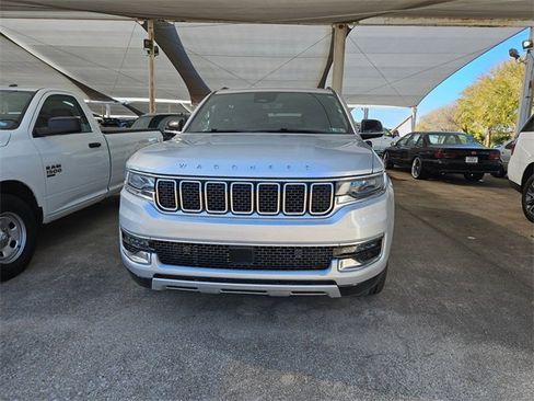 Used 2024 Jeep Wagoneer Series II w/ Flexible Seating Group image 2