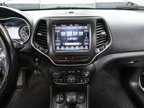 Used 2019 Jeep Cherokee Trailhawk w/ Comfort/Convenience Group AWD/4WD image 29