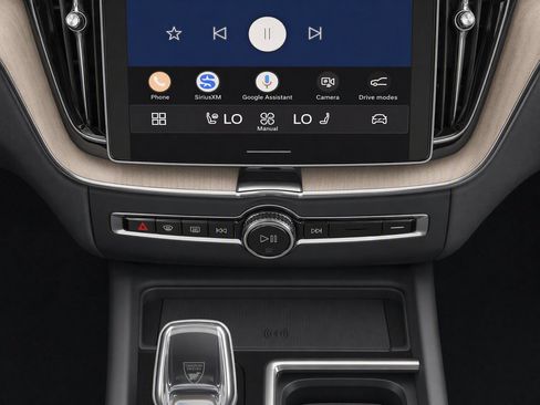 Certified 2026 Volvo XC60 B5 Plus AWD/4WD image 10