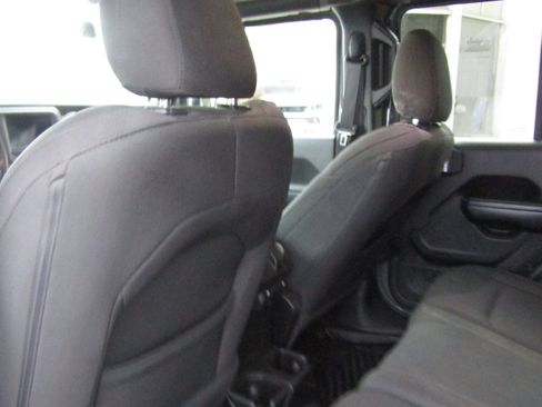 Used 2020 Jeep Wrangler Unlimited Sport image 13