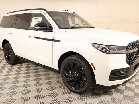 New 2025 Lincoln Navigator Reserve w/ Jet Appearance Package image 1