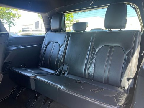 Used 2023 Ford Expedition Platinum AWD/4WD image 19