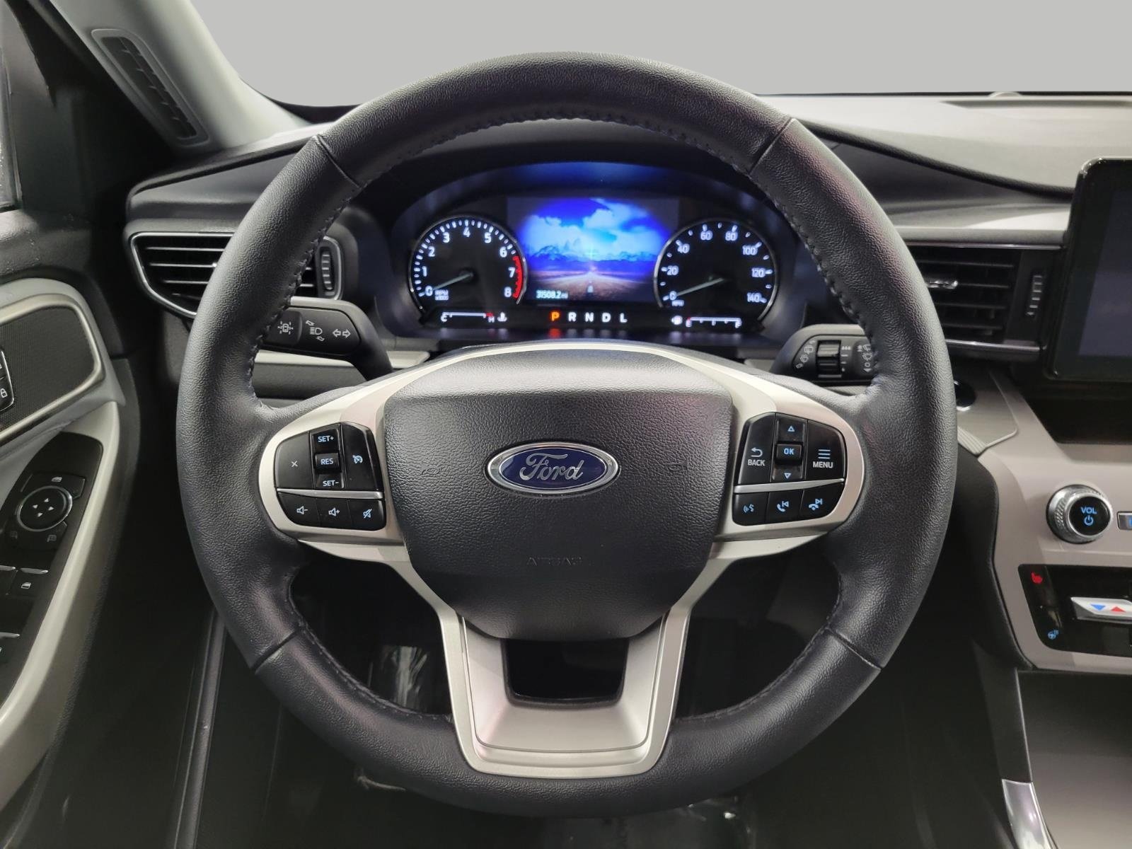 Used 2024 Ford Explorer XLT w/ Equipment Group 202A AWD/4WD image 33