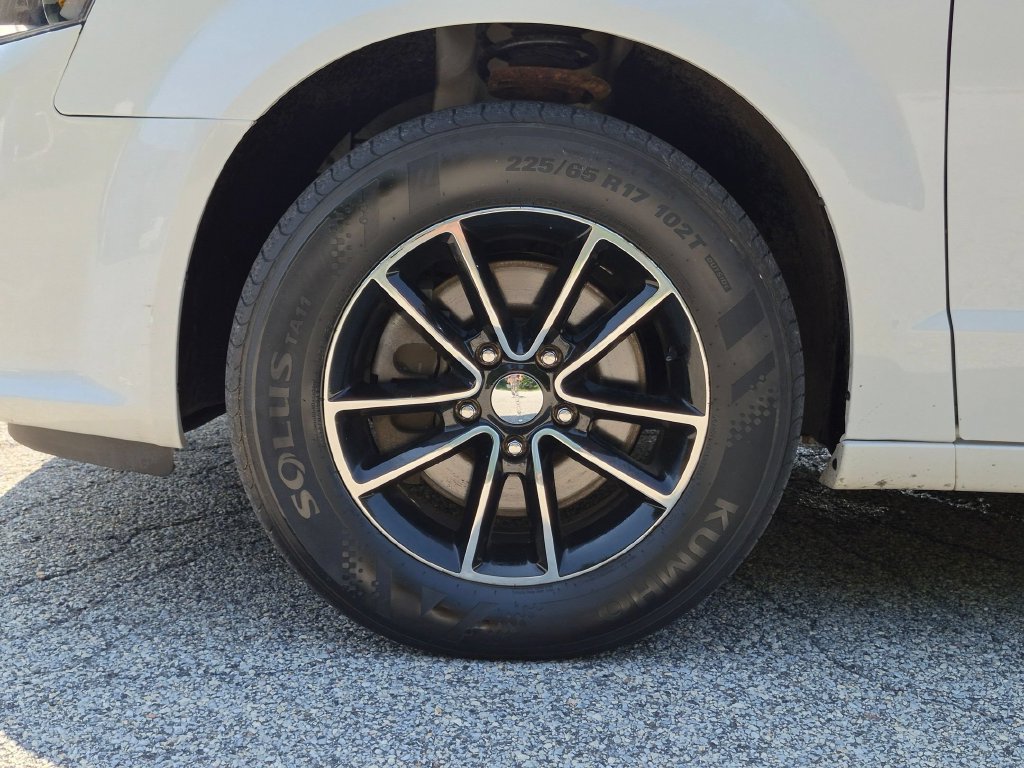Used 2018 Dodge Grand Caravan SE FWD image 32