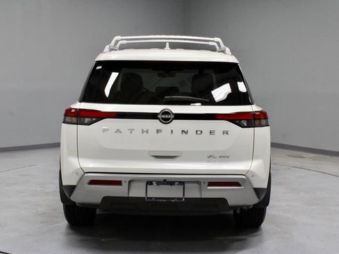 Used 2024 Nissan Pathfinder SL AWD/4WD image 12