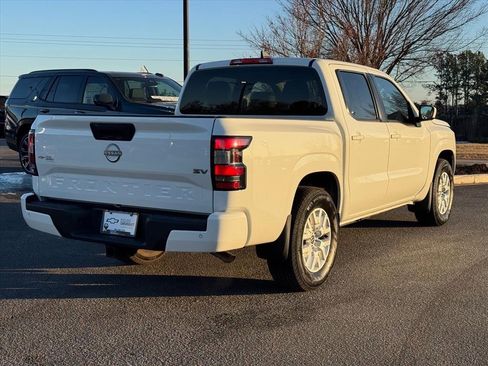 Used 2023 Nissan Frontier SV w/ Technology Package image 3