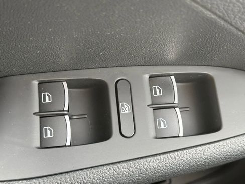 Used 2016 Volkswagen Jetta SE image 17