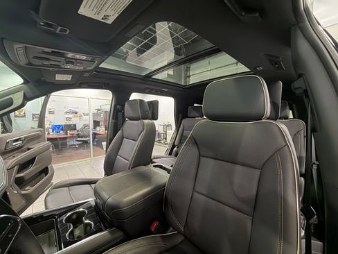 Used 2025 Chevrolet Tahoe Premier AWD/4WD image 31