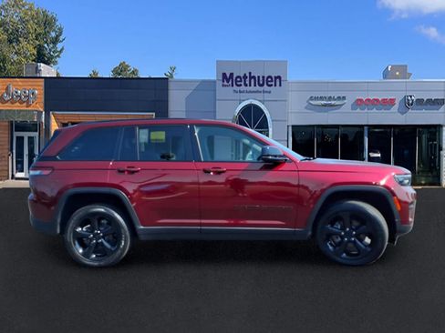 Used 2023 Jeep Grand Cherokee Altitude AWD/4WD image 2