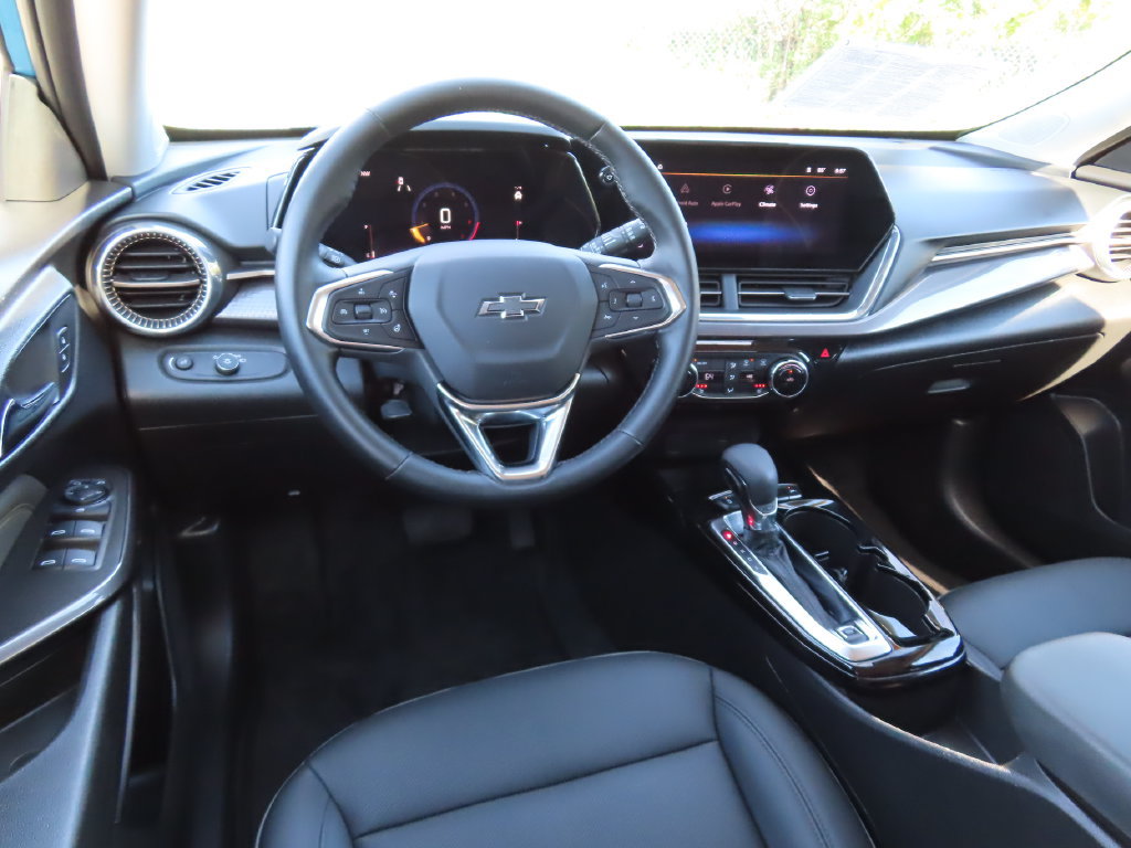 Used 2025 Chevrolet Trax ACTIV w/ Driver Confidence Package FWD image 4