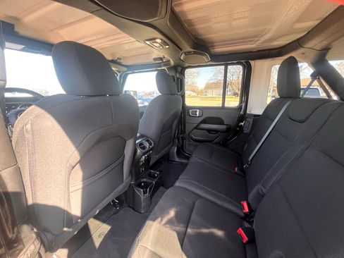 Used 2020 Jeep Wrangler Unlimited Sahara w/ Cold Weather Group image 24