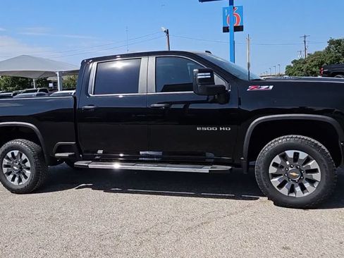 Used 2025 Chevrolet Silverado 2500 Custom w/ Custom Convenience Package AWD/4WD image 9