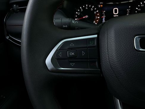 Used 2025 Jeep Compass Trailhawk image 34