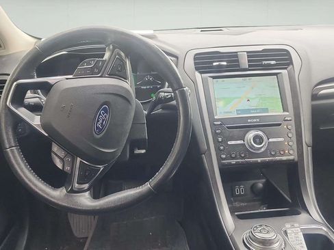 Used 2019 Ford Fusion Titanium FWD image 9