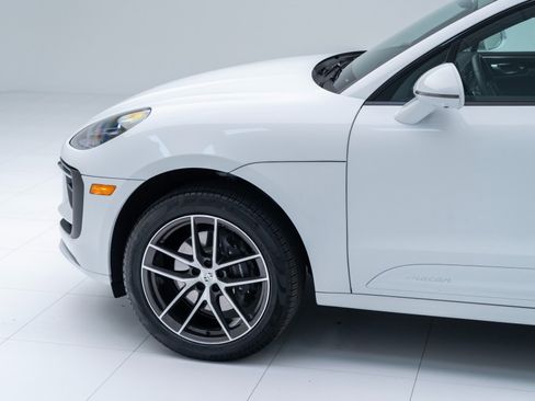 Certified 2026 Porsche Macan AWD/4WD image 11