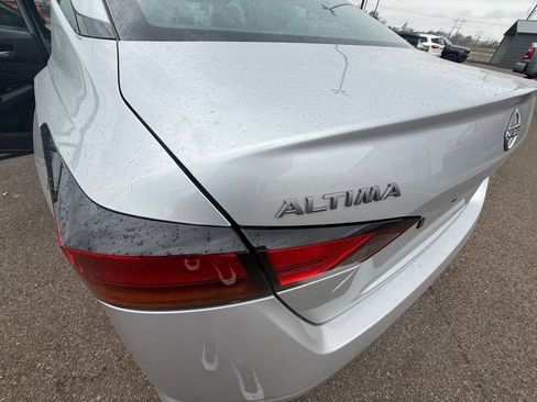 Used 2025 Nissan Altima 2.5 SR image 17