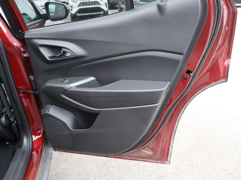 Used 2025 Chevrolet Trax RS w/ Sunroof Package image 12