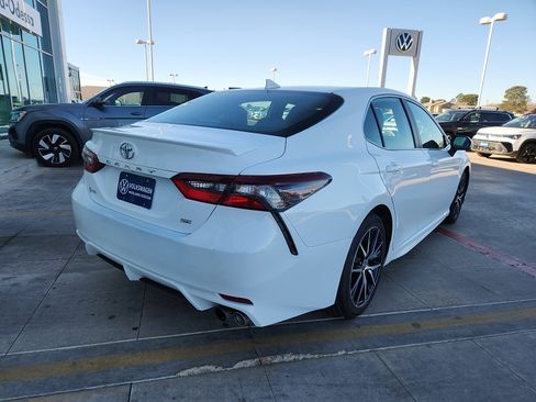 Used 2023 Toyota Camry SE image 7