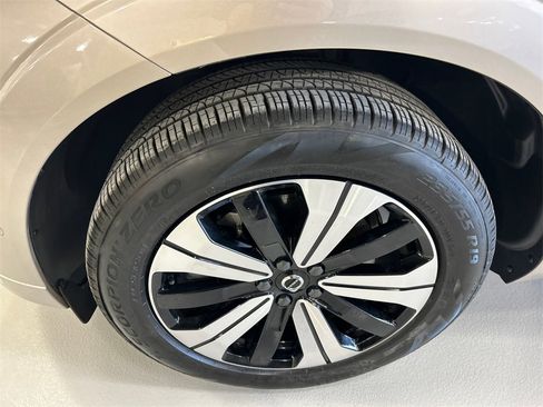Certified 2024 Volvo XC60 T8 Plus w/ Protection Package Premier image 8