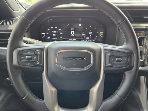 Used 2023 GMC Yukon XL Denali AWD/4WD image 11