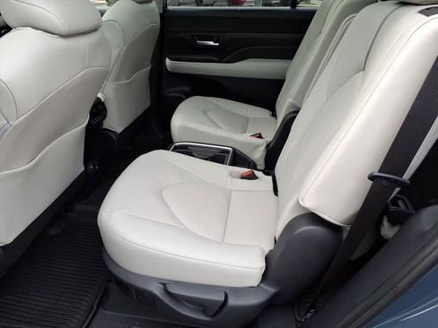 New 2026 Toyota Grand Highlander Platinum AWD/4WD image 5