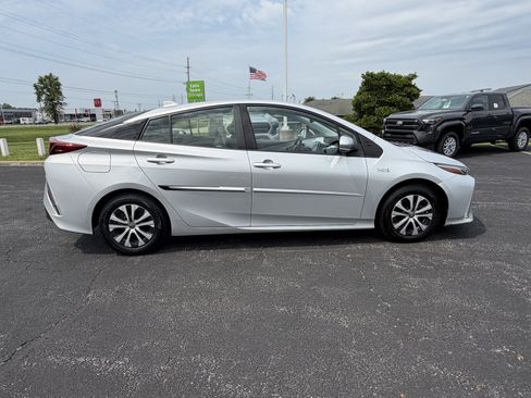 Used 2021 Toyota Prius Prime XLE FWD image 10