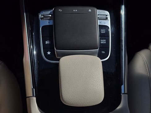 Used 2020 Mercedes-Benz GLB 250 4MATIC image 44
