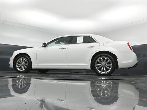 Used 2017 Chrysler 300 C w/ Safetytec Plus Group AWD/4WD image 33