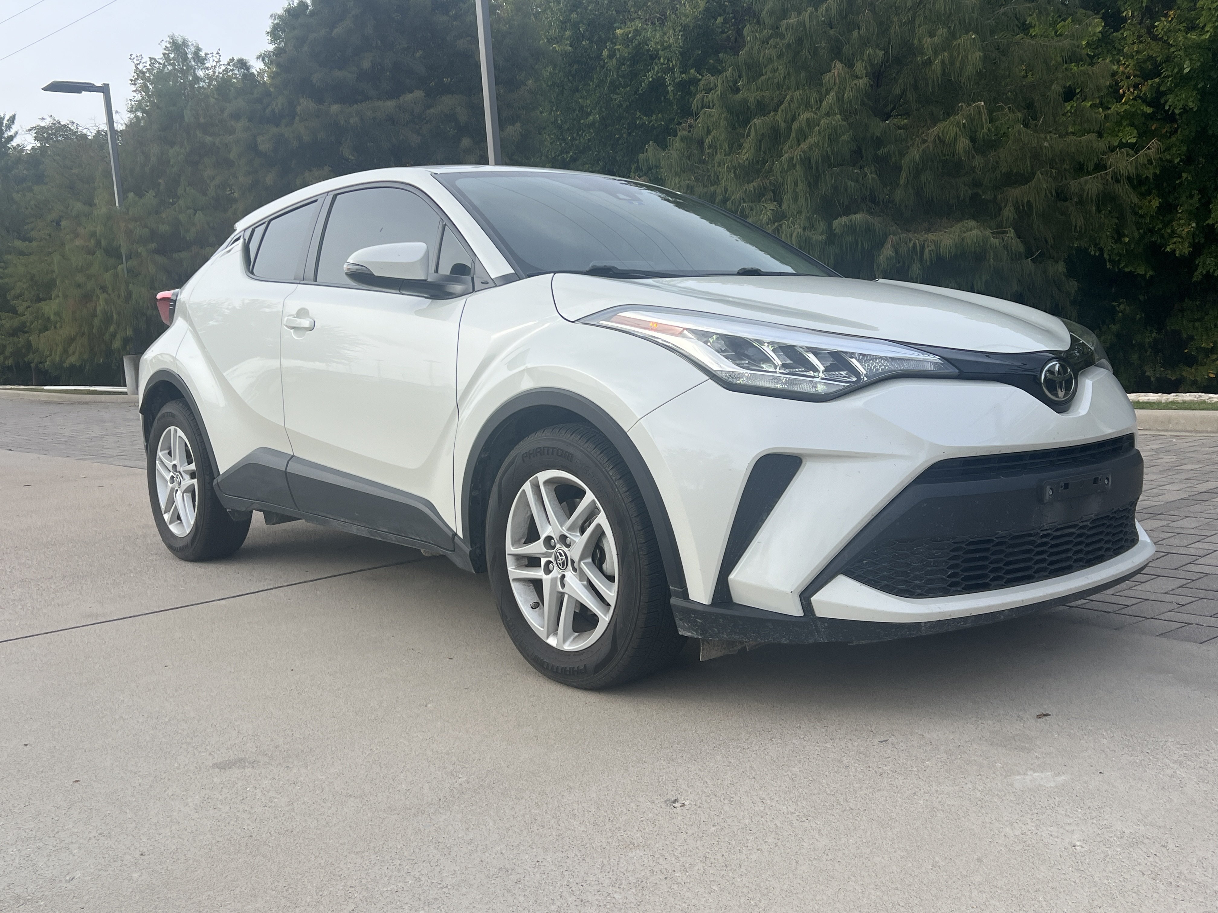 Used 2020 Toyota C-HR LE FWD image 2