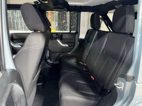 Used 2014 Jeep Wrangler Unlimited Sahara w/ Dual Top Group AWD/4WD image 17