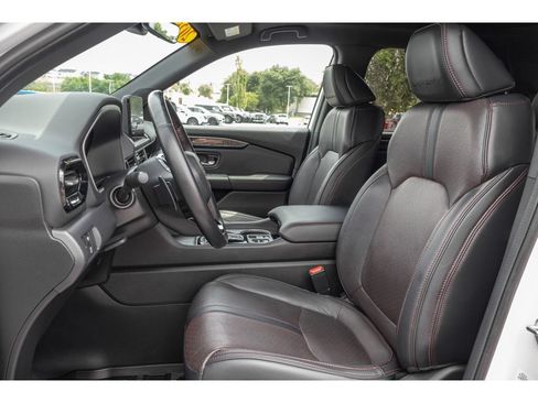 Used 2025 Honda Pilot Black Edition image 17