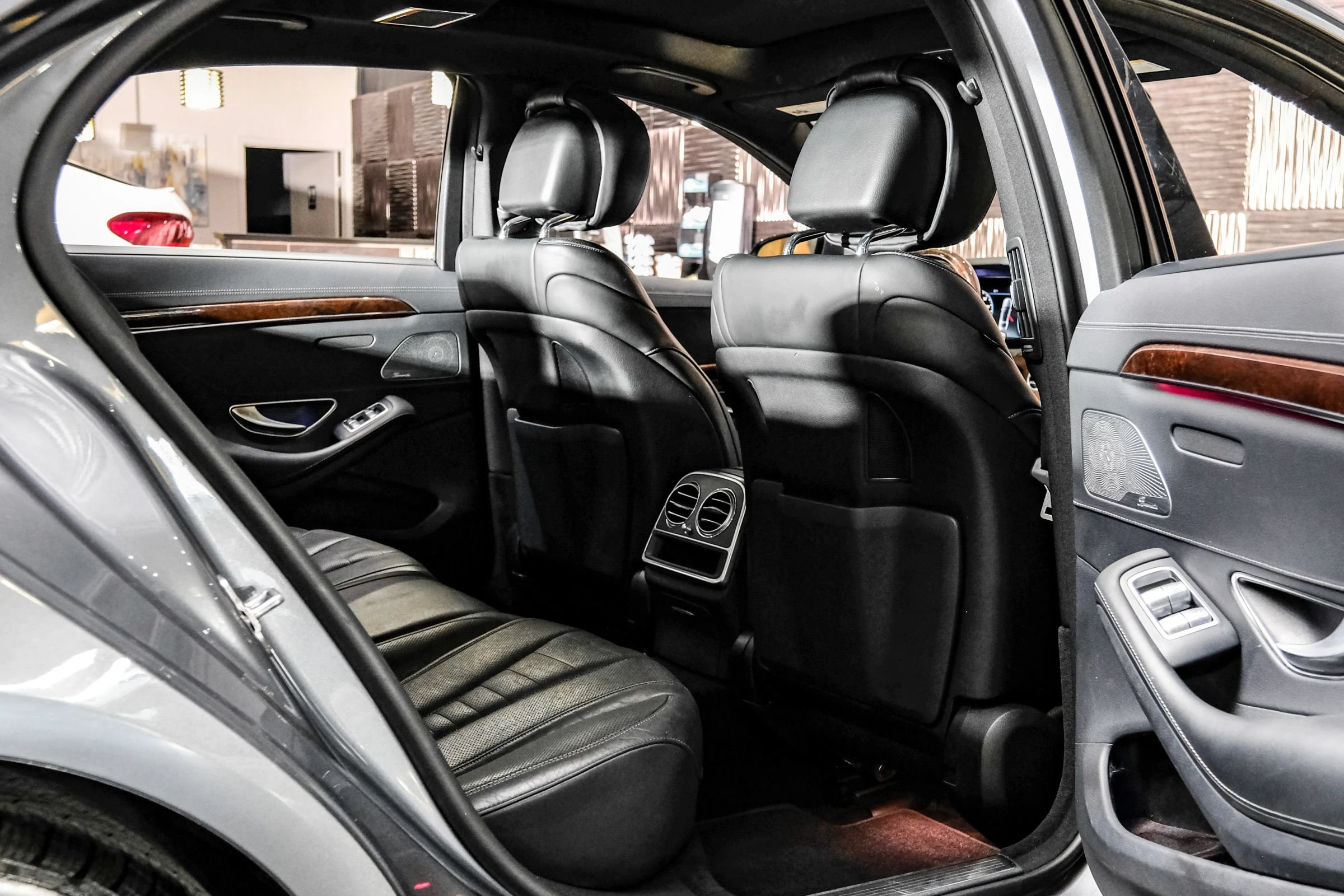 Used 2018 Mercedes-Benz S 560 4MATIC Sedan image 34