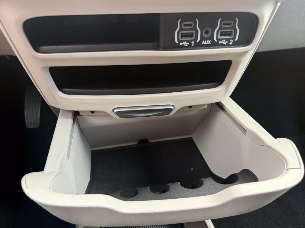 Used 2023 Chrysler Voyager LX FWD image 29