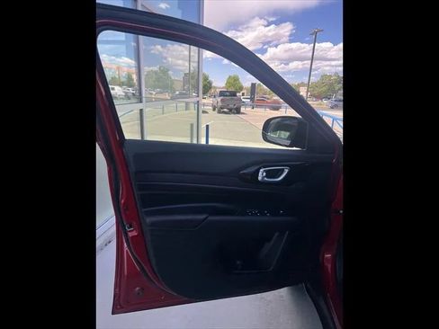 Used 2025 Jeep Compass Trailhawk AWD/4WD image 11