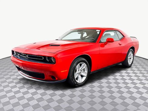 Used 2023 Dodge Challenger SXT image 4