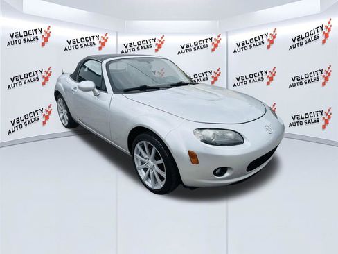 Used 2006 MAZDA MX-5 Miata Grand Touring RWD image 12