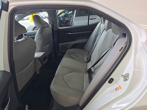 Used 2019 Toyota Camry SE w/ Carpet Mat Package FWD image 8