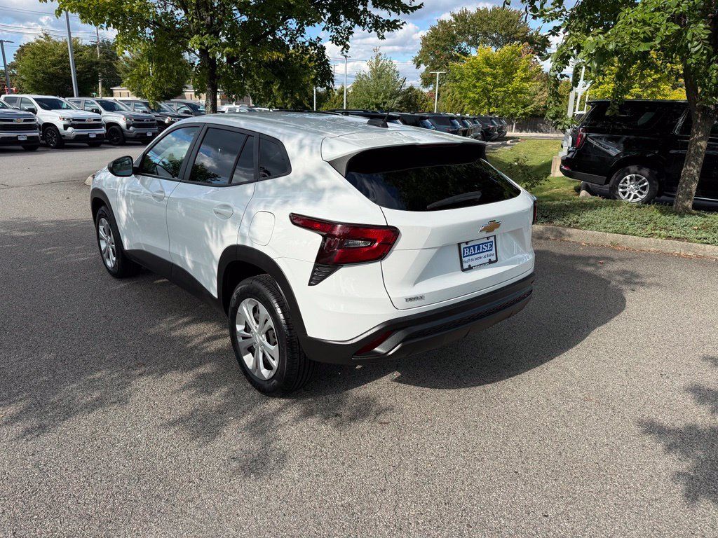 Used 2025 Chevrolet Trax LS FWD image 2